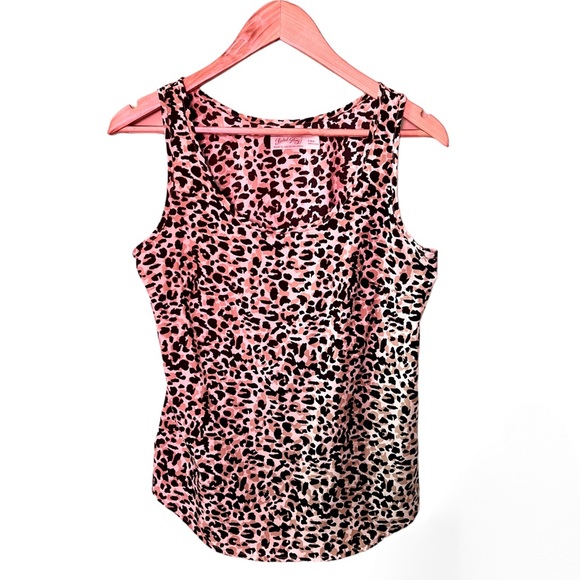 Nice leopard print top! Very comfy and can be dressed up or down. No flaws! - Picture 1 of 3